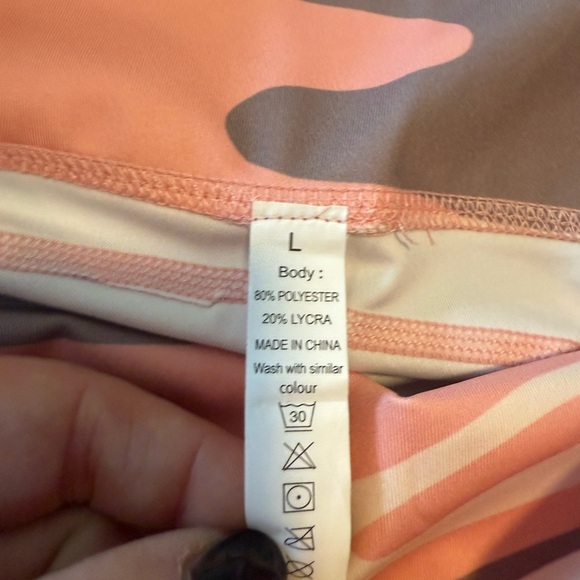 NWT Syoss Pink and Gray Full-Length Leggings with Vibrant Pattern - Picture 5 of 6